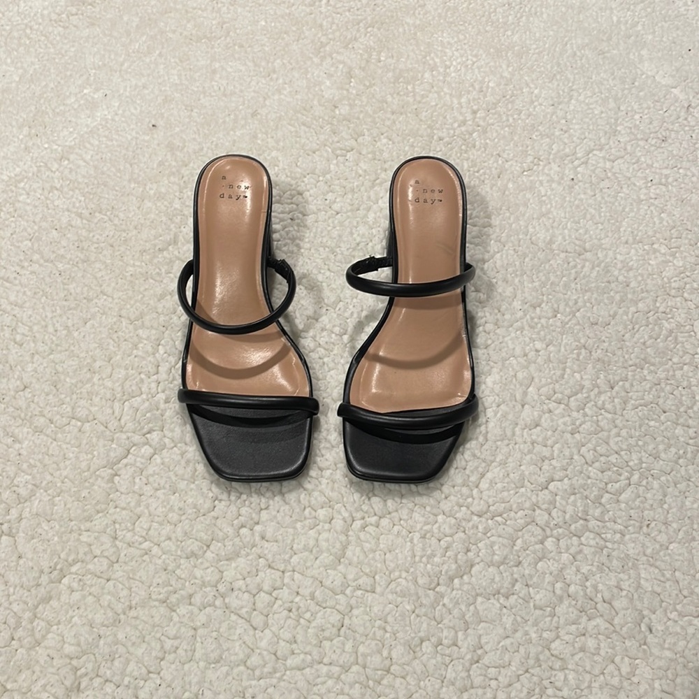 Black kitten heels in size 8